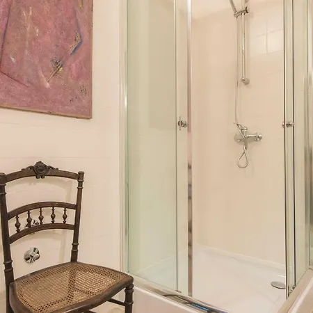 Lovelystay - Characterful W/ Outdoor Patio