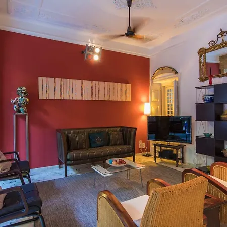 Lovelystay - Characterful W/ Outdoor Patio Apartment