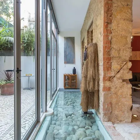 Lovelystay - Characterful W/ Outdoor Patio Apartment *