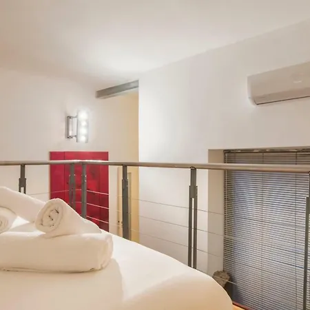 Lägenhet Lovelystay - Characterful W/ Outdoor Patio *