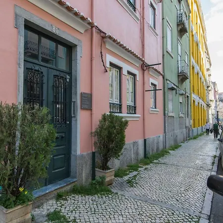 Lovelystay - Characterful W/ Outdoor Patio *