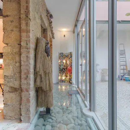 Lovelystay - Characterful W/ Outdoor Patio Apartamento Lisboa